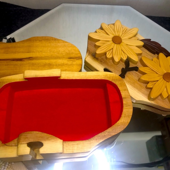 Carson Dans hand crafted wood box - Picture 1 of 3